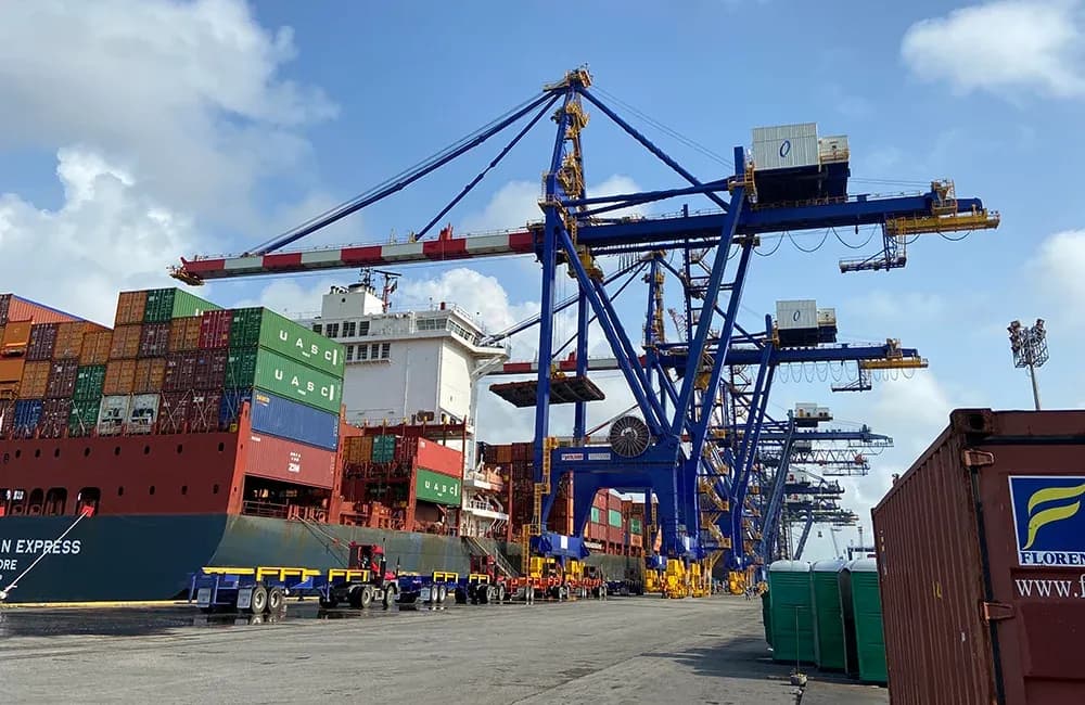 ស្ទូចច្រាំង STS (Ship to Shore Crane)